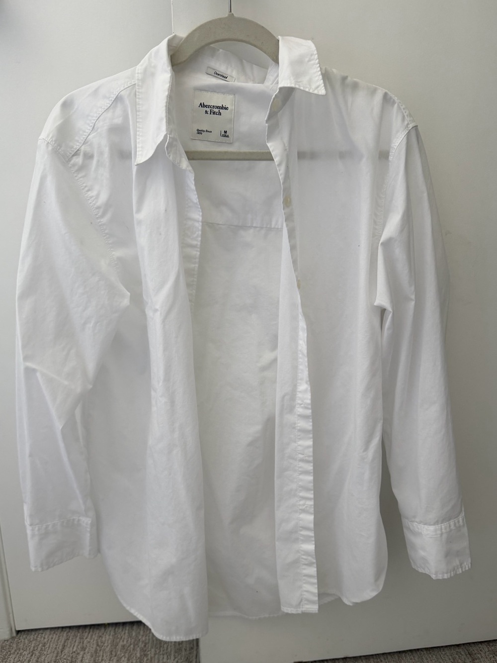 Abercrombie & Fitch women’s Classic White Button-Up Shirt